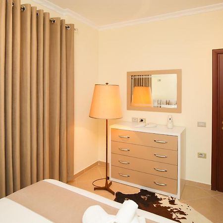 Tafa Deluxe Apartment Vlorë Buitenkant foto