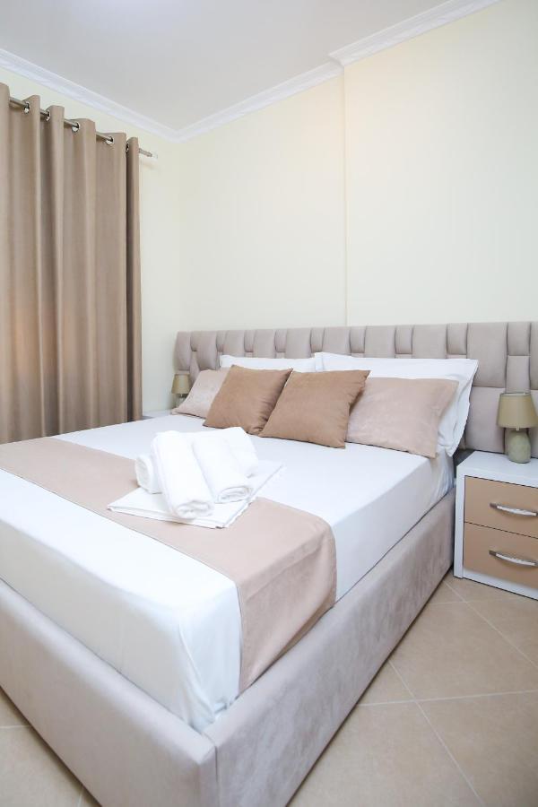 Tafa Deluxe Apartment Vlorë Buitenkant foto