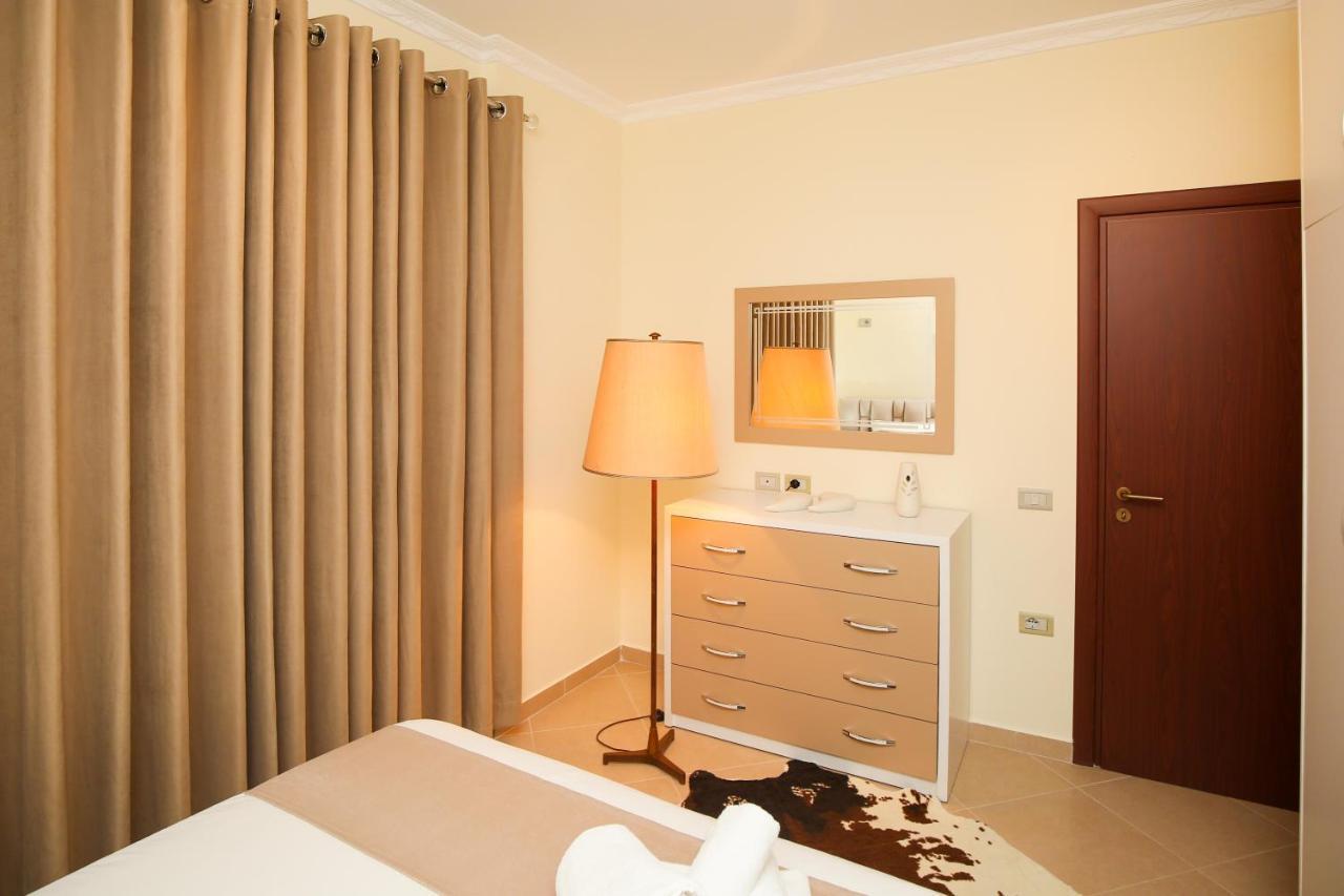 Tafa Deluxe Apartment Vlorë Buitenkant foto