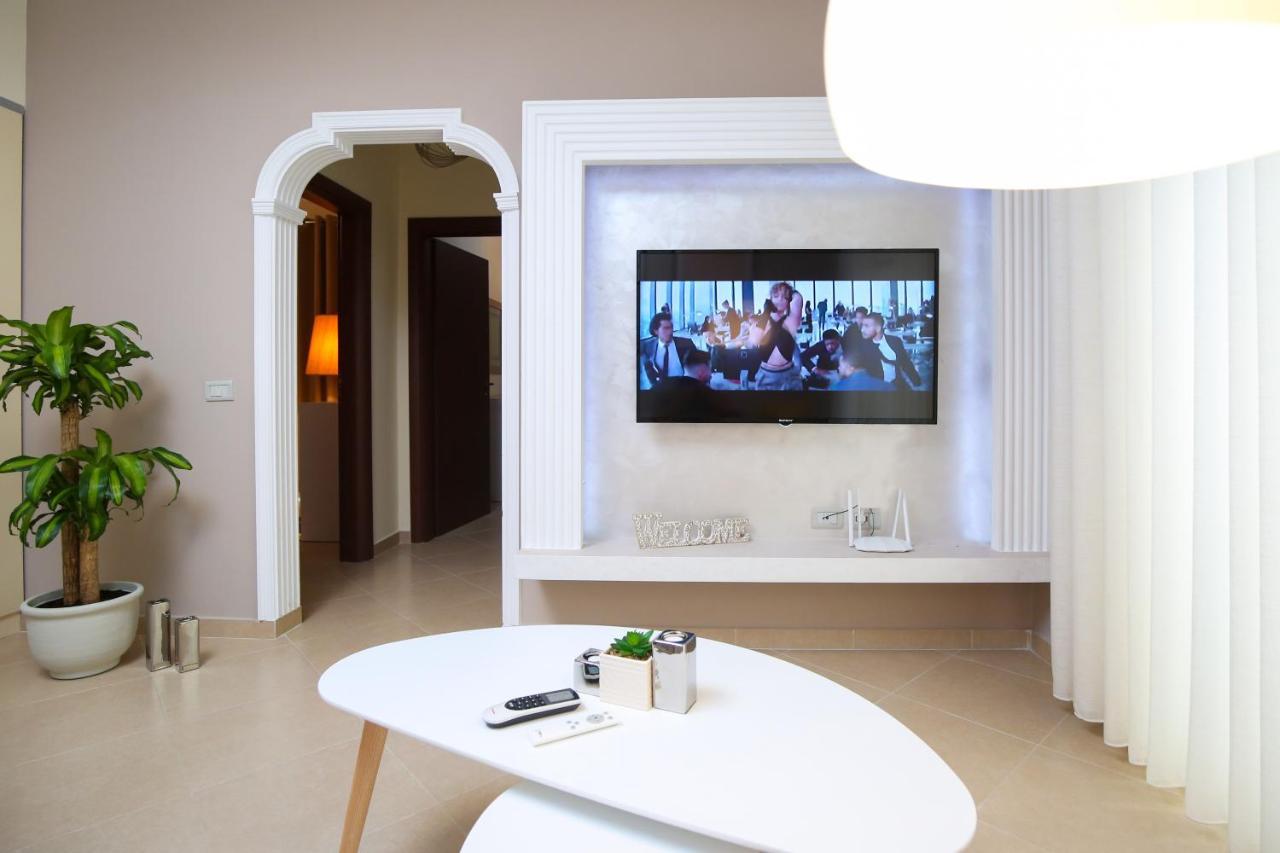 Tafa Deluxe Apartment Vlorë Buitenkant foto