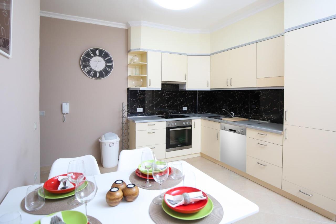 Tafa Deluxe Apartment Vlorë Buitenkant foto