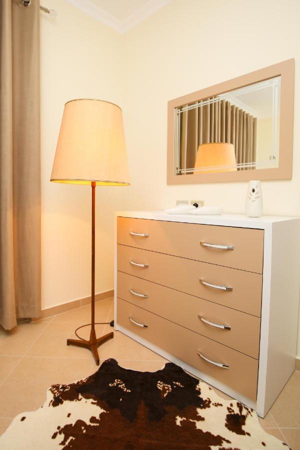 Tafa Deluxe Apartment Vlorë Buitenkant foto