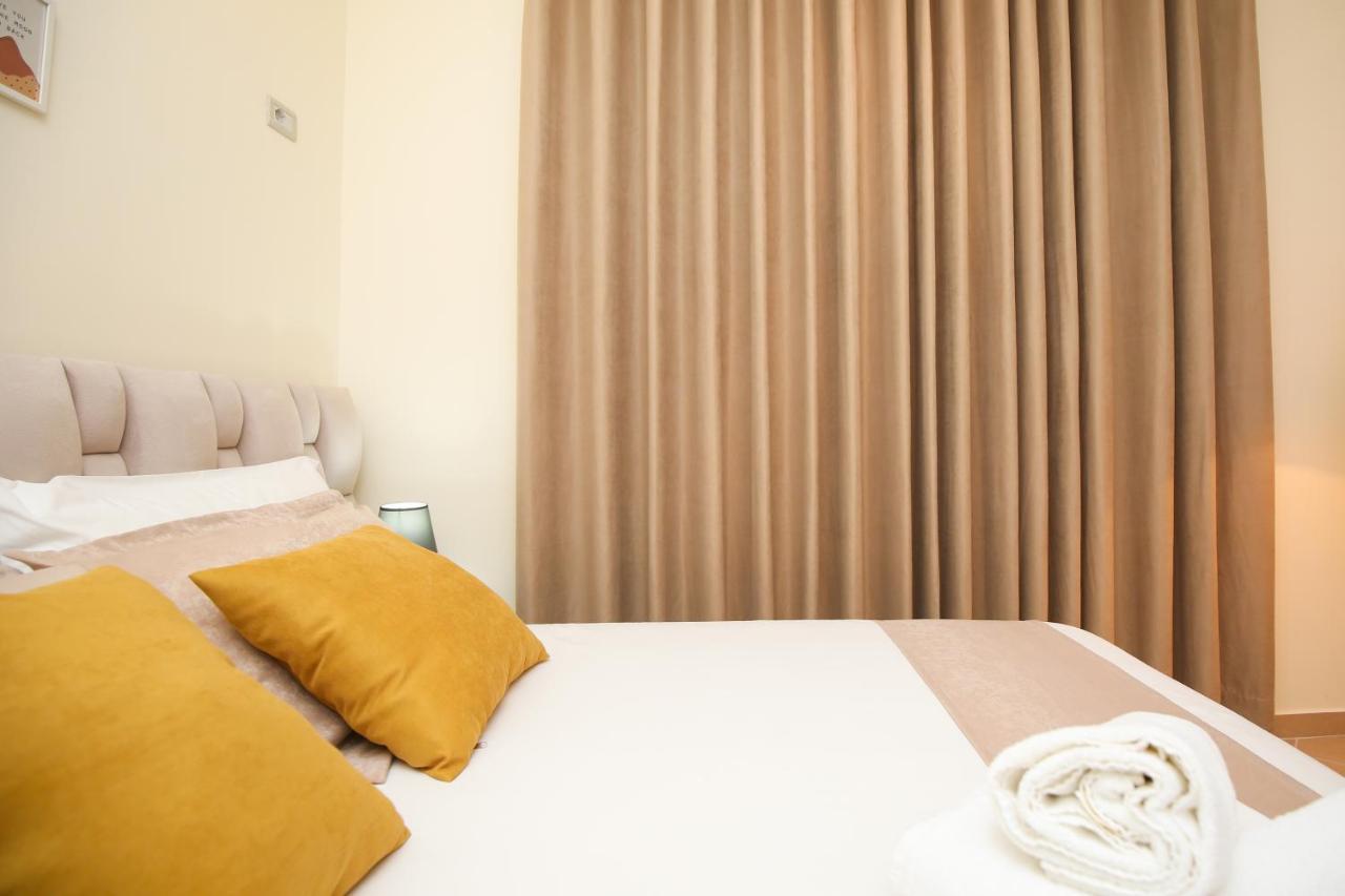 Tafa Deluxe Apartment Vlorë Buitenkant foto